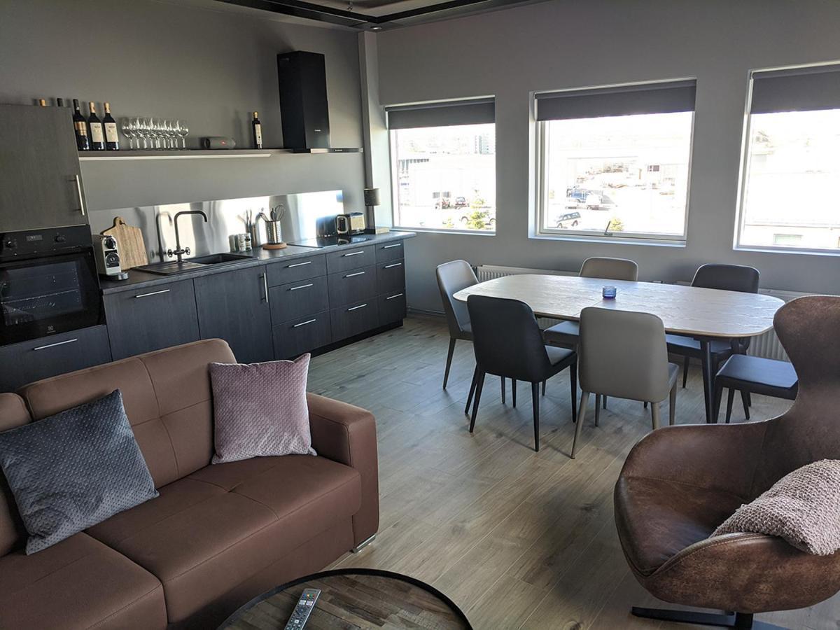 Boutique By The Harbour - Apartments 207 아퀴레이리 외부 사진